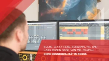 Musikproduzent betrachtet Songwellenform auf zwei Bildschirmen, professionelle Songanalyse und Feedback zu Mix und Mastering