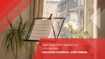 Songtext-Feedback im Tonstudio Leipzig: Notenstaender mit Notenblatt am Fenster im Kreativraum